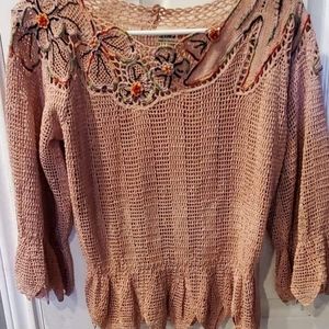 LIM'S CROTCHE FLORAL EMBROIDERED PEPLUM BLOUSE